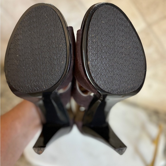 MICHAEL Michael Kors Berkeley Brown Leather Zip-Up Heels - Picture 11 of 13